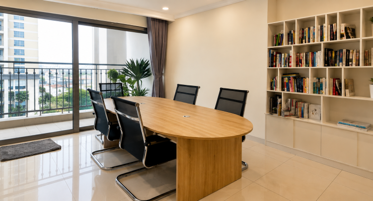 Bàn họp văn phòng hiện đại vân gỗ thiết kế hình oval sang trọng, kết hợp ghế lưới chân quỳ tạo không gian họp chuyên nghiệp và tiện nghi. Mẫu bàn phù hợp cho phòng họp từ 4-6 người, tối ưu diện tích sử dụng, góp phần nâng cao hình ảnh doanh nghiệp và hiệu quả trao đổi công việc.