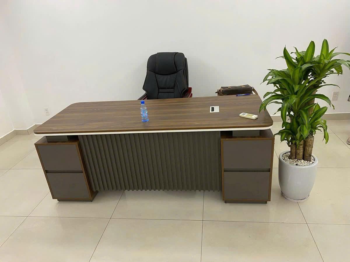 Bàn Giám Đốc Hiện Đại